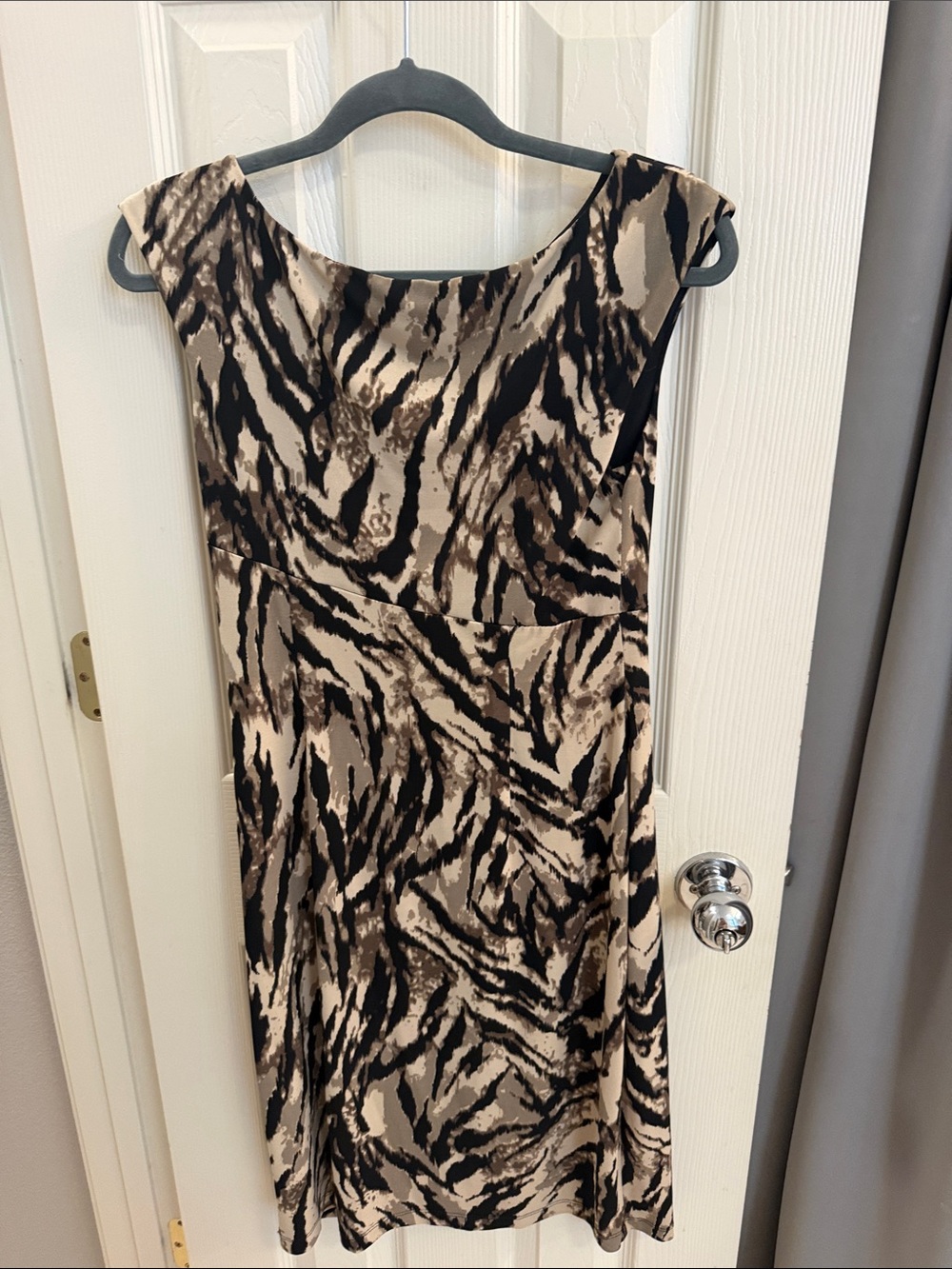 connected apparel Black and Beige Abstract-Print Midi Dress with Front Twist - Picture 11 of 12